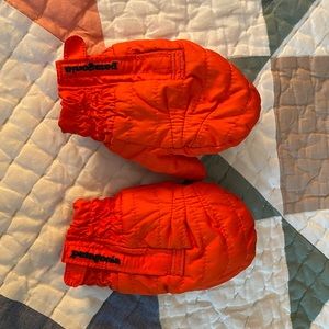 12-24 mo Patagonia mittens